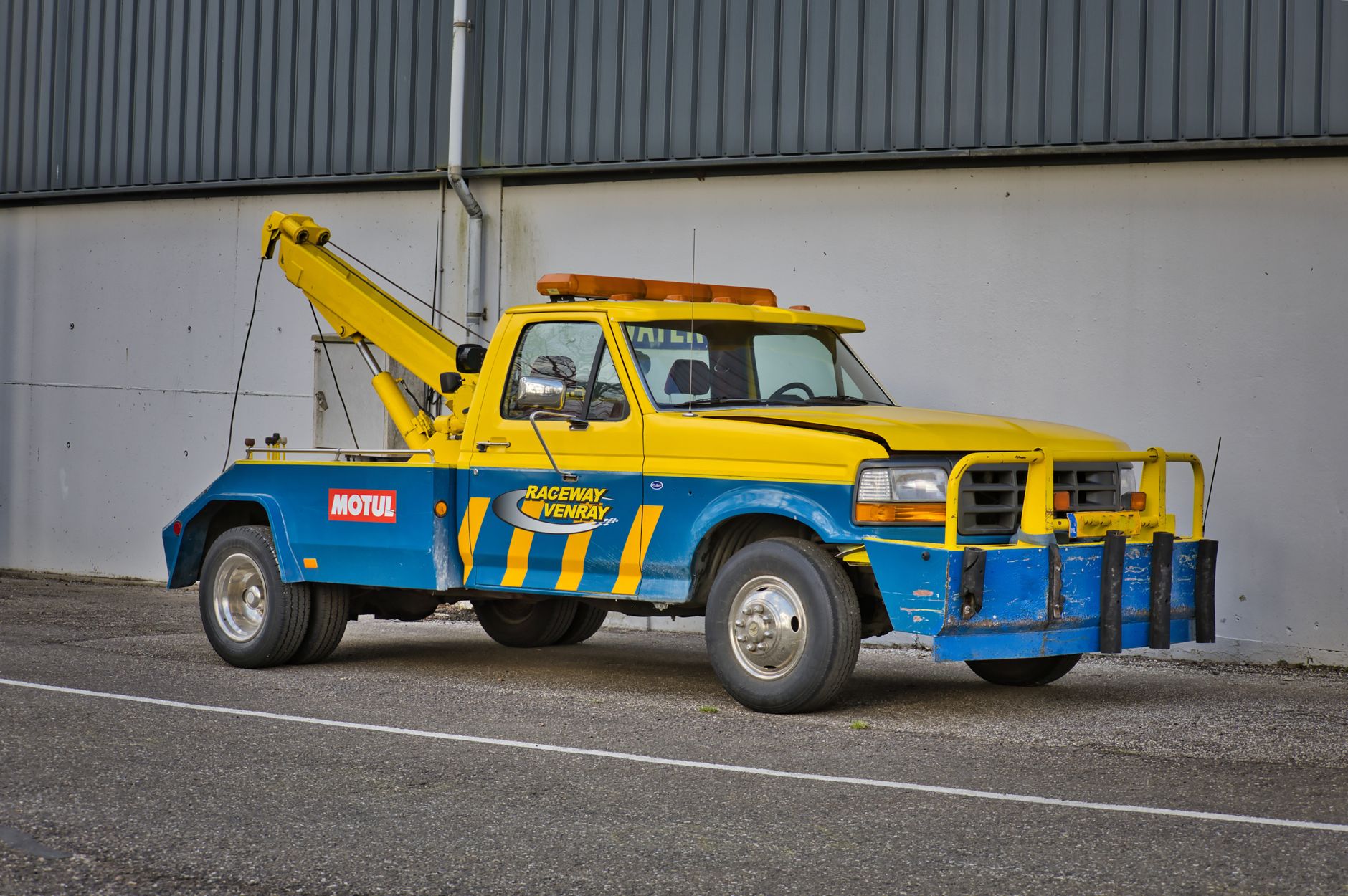 Remorquage voiture équipe à Cenon